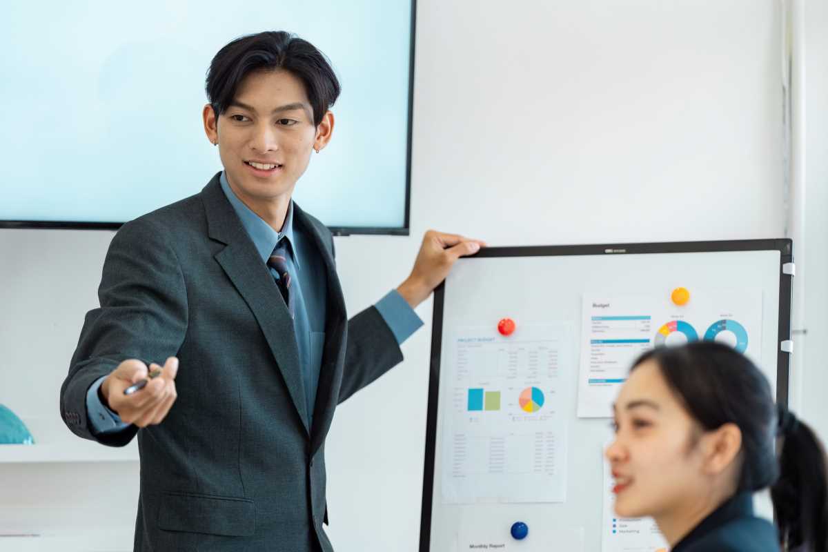 How to Master Public Speaking Skills for Influential Presentations