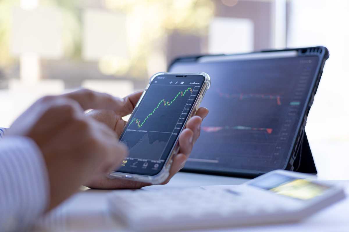 How to Maximize Growth in Your First Investment Portfolio With Minimal Risk